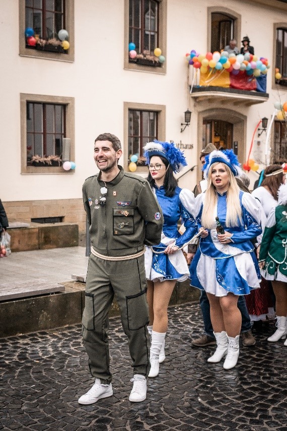 Am Fetten Donnerstag wird dem Bürgermeister der Prozess gemacht – Aus dem Sturm aufs Rathaus wird ein Sturm auf die Heldenrechhalle